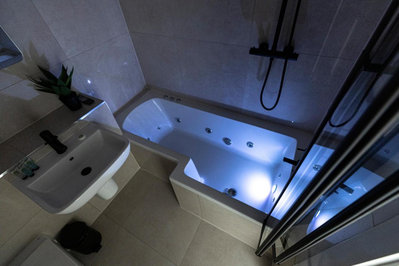 Aparthotel Spire Ltd